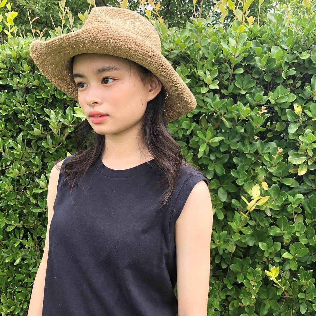 佐藤寧音のインスタグラム：「明日は学校です‼︎﻿ ﻿ 人見知りなので不安でしたが、﻿ 入学してからだんだん慣れてきて楽しく学校に通っています🌞💭﻿ 写真は昨日に引き続きお散歩の写真です！ ﻿ #highschool  #お散歩」