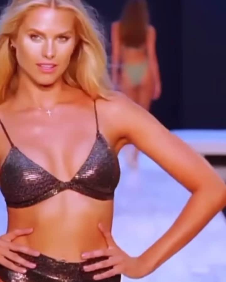 ナタリー・ジェーン・ローザーのインスタグラム：「No swim week this year, but I’ve got plenty of flashback footage! I’ll miss that gorgeous Miami sun and my @willymiami.models fam! 🎬 @lovenookie @fashionpalette」