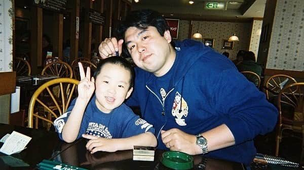 小野寺太志さんのインスタグラム写真 - (小野寺太志Instagram)「… Happy Father’s Day.🙌 . . #小さい頃の洋服は #だいたいキャプテンサンタ #欲しいものないかと聞いたら #特にないと言われたので #今度帰省した時に #一緒に飲みましょう🍻」6月21日 20時12分 - taishi.o