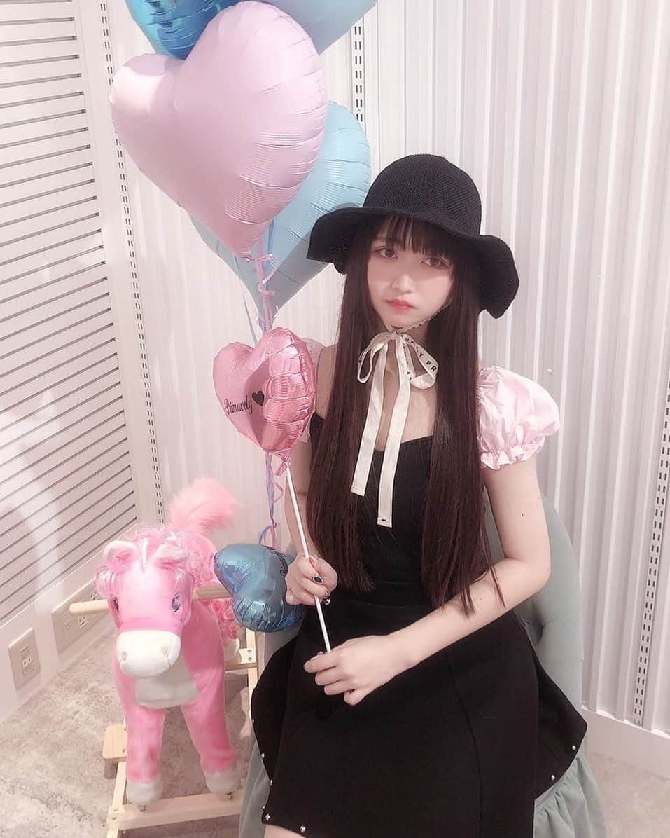 高木波夏のインスタグラム：「16歳になりました。 . やっと高校生になって、16歳です。 この1年は本当にあっというまで、楽しいことばかりだったなって思います。 日々応援してくれているみんなには感謝ばかりです。今年も返しきれないほどのお祝いをもらって本当に幸せだなと思っています。 今年はもっともっと成長の年にしたいと思っているので見ててほしいな。 日々可愛いを更新して、発信していけるような人になりたいです。 16歳もみんなと沢山思い出作って、幸せな1年にしたいな。これからもよろしくねずっと好きでいてね。」