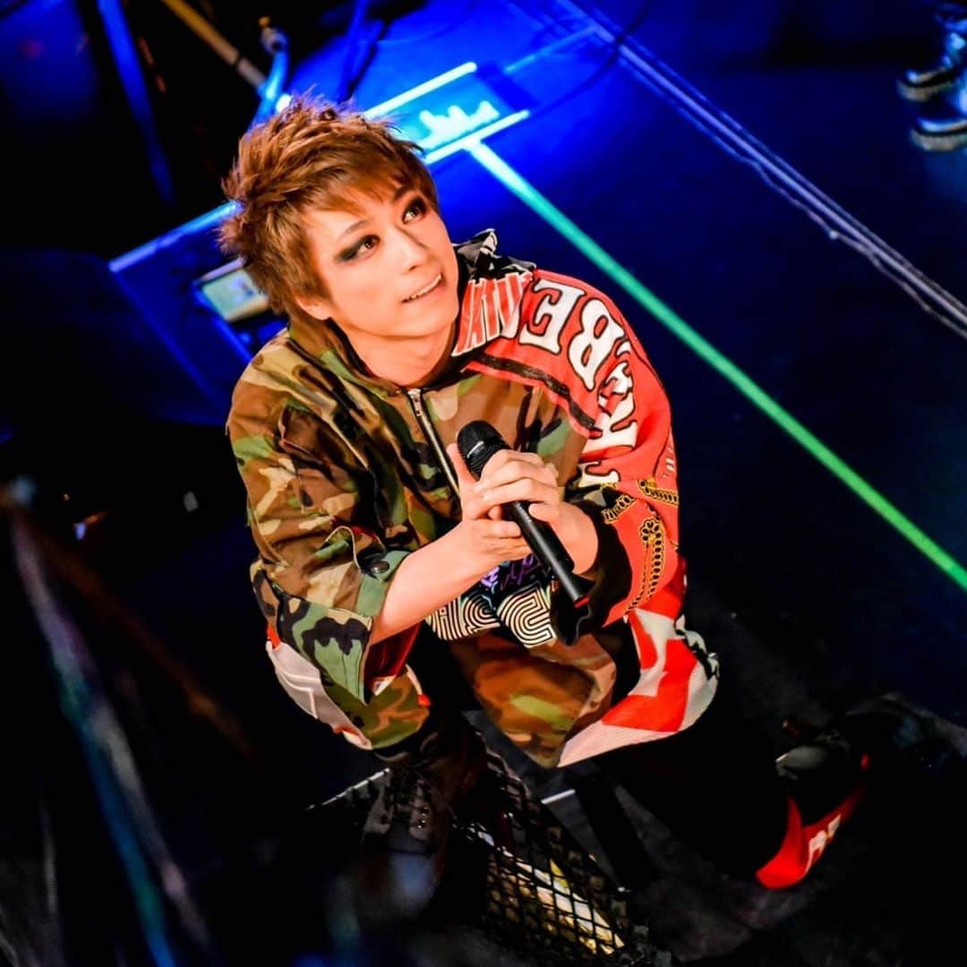 田村淳のインスタグラム：「東京でコロナ明けにすぐにLIVEやりました…色々とリスクはあったけれど、行政からのガイドラインに則り、感染予防対策をしっかりとして誰かが動き出さないと、みんながやって良いのかどうかを探り合うので、その時間は本当にエンタメを殺してしまうと思ったので、jealkbとして率先してやることに決めました！やってよかった！課題がたくさん見えてきた！」