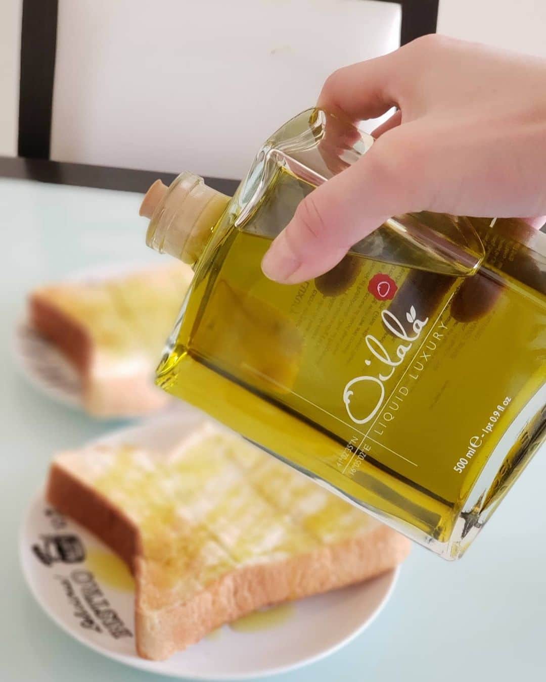 佐藤純さんのインスタグラム写真 - (佐藤純Instagram)「イタリア最高級のオーガニックオリーブオイル❤﻿ ﻿ @oilalaoil﻿ ﻿ 多くのミシュランシェフも愛用してるんですって～😊﻿ ﻿ オイララオリーブオイルの美味しさをシンプルに味わいたいので、塩オリーブオイルトーストに🍞﻿ ﻿ 美味し～😋❤❤❤﻿ ﻿ 容器もオシャレで可愛い😊﻿ ﻿ ﻿ ﻿ ﻿ ﻿ #oilalaoil﻿ #oilala ﻿ #イタリア﻿ #プーリア州﻿ #オリーブオイル﻿ #オイララ﻿ #オーガニックオイル﻿ #塩オリーブオイルトースト﻿ #オリーブオイルトースト﻿ #食パン﻿ #セントル﻿ #大好き﻿ #ママ #ママモデル #モデル﻿ #mama #mamamodel #model ﻿ ﻿」6月21日 20時31分 - junsatoidea