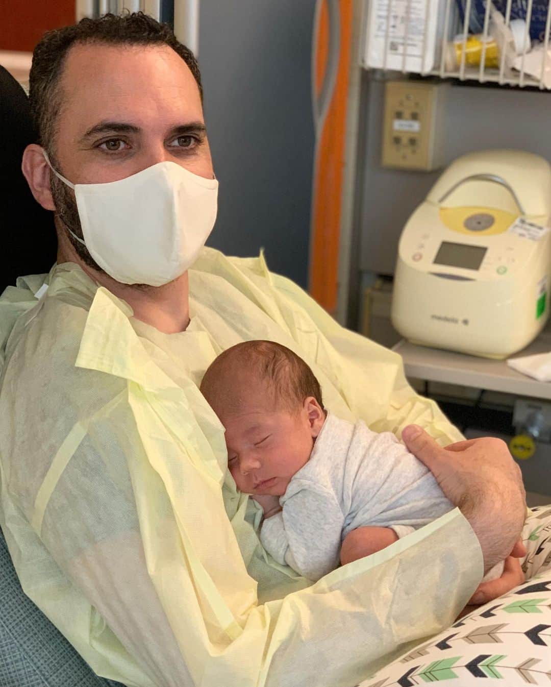 DOMINIQUE ANSEL BAKERYさんのインスタグラム写真 - (DOMINIQUE ANSEL BAKERYInstagram)「39 days in the NICU as I held my breath hoping and praying he’d pass every test. We unhooked his wires and leads, his name tag on his bassinet was taken down, and he was placed in a car seat. Our family will forever include the nurses who took care of him around the clock, and taught us parents on the sideline what to do. It’s been more than a month of them saying to me: “When you go home, don’t forget this, and make sure you do that” as the little guy learned to breath, to maintain his body temperature, and to eat. And we are finally on our own. Just in time for my first Father’s Day... my boy is home. #celianansel」6月21日 20時24分 - dominiqueansel