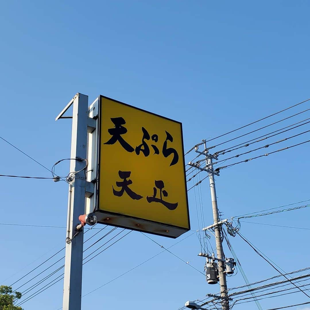 田畑竜介さんのインスタグラム写真 - (田畑竜介Instagram)「知る人ぞ知る名店で父の日を🍺✨ 大好きな天婦羅が食べたくて 天正をリクエスト😋  久々に行ったけど 相変わらずの美味しさ😆 飲んで食べて大満足👍 明日からまた頑張ります🙋  子供たちに感謝されつつ、 親父に感謝🙇⤵️ 親父にはウォーキング用のストックと 洋服をプレゼント🎁  #福岡市 #天正 #天ぷら」6月21日 20時26分 - tabacchi_rkb