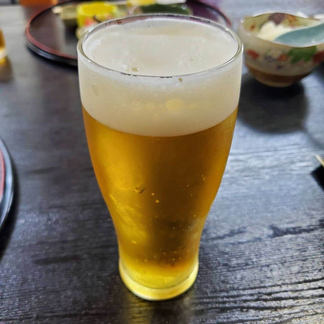 田畑竜介さんのインスタグラム写真 - (田畑竜介Instagram)「知る人ぞ知る名店で父の日を🍺✨ 大好きな天婦羅が食べたくて 天正をリクエスト😋  久々に行ったけど 相変わらずの美味しさ😆 飲んで食べて大満足👍 明日からまた頑張ります🙋  子供たちに感謝されつつ、 親父に感謝🙇⤵️ 親父にはウォーキング用のストックと 洋服をプレゼント🎁  #福岡市 #天正 #天ぷら」6月21日 20時26分 - tabacchi_rkb