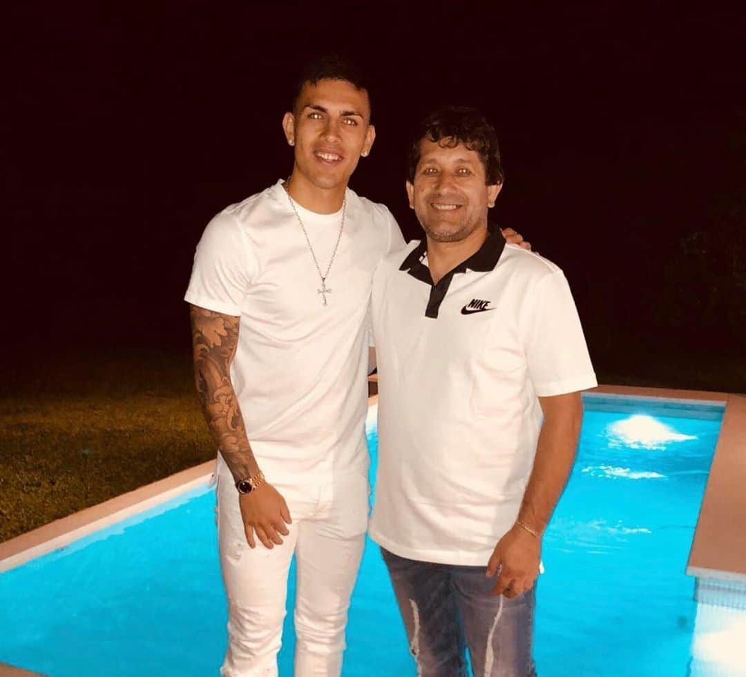 レアンドロ・ダニエル・パレデスのインスタグラム：「Feliz día papá 🎊❤️te amo fenómeno ❤️❤️ @danielparedes1967」