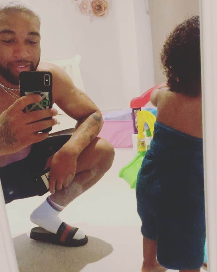 のインスタグラム：「I love being a dad to this beautiful soul. 🌹#happyfathersday」