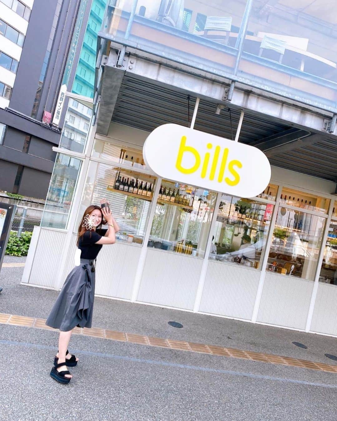 渡邊菜々さんのインスタグラム写真 - (渡邊菜々Instagram)「・ にょーーーん！！ 昨日夜ご飯をbills食べたー💗 おにゅーのスカート♡ これめくれてないからね！笑  そんでここずっと行きたくてやっと行けたーん！！ フッ軽すぎる友と笑 高校の時からずっと一緒におる😂😂、JKに戻った気分でした🎀 ありがとう🥺💗 ・ #jk戻りたい#戻りたくても戻れない #天神カフェ #天神グルメ #福岡カフェ #福岡グルメ #福岡#fukuoka #渡邊菜々#わたなな#🌻 #フッ軽#準備1時間で終わらせて行ったわ#爆笑 #わたななのふく」6月21日 20時44分 - watanana1225