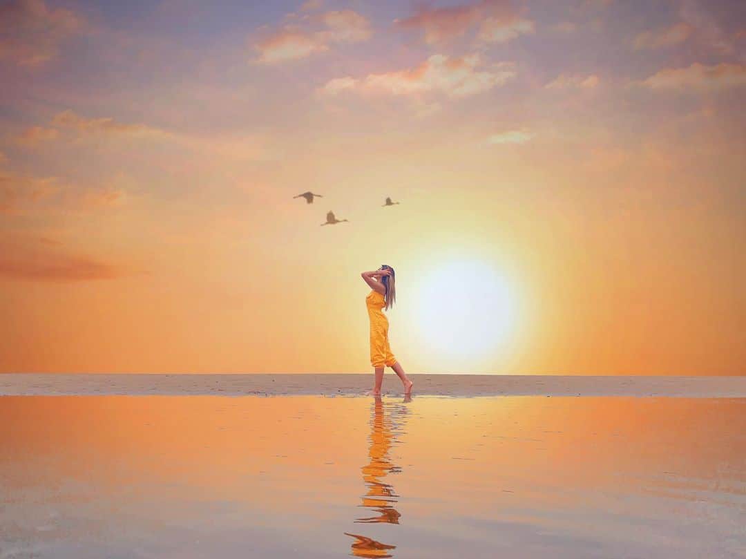 鈴木まりなさんのインスタグラム写真 - (鈴木まりなInstagram)「ウユニ塩湖のような天空の鏡💛       #父母ヶ浜 #ウユニ塩湖 #天空の鏡 #日本の絶景」6月21日 20時56分 - marina_suzuki_official
