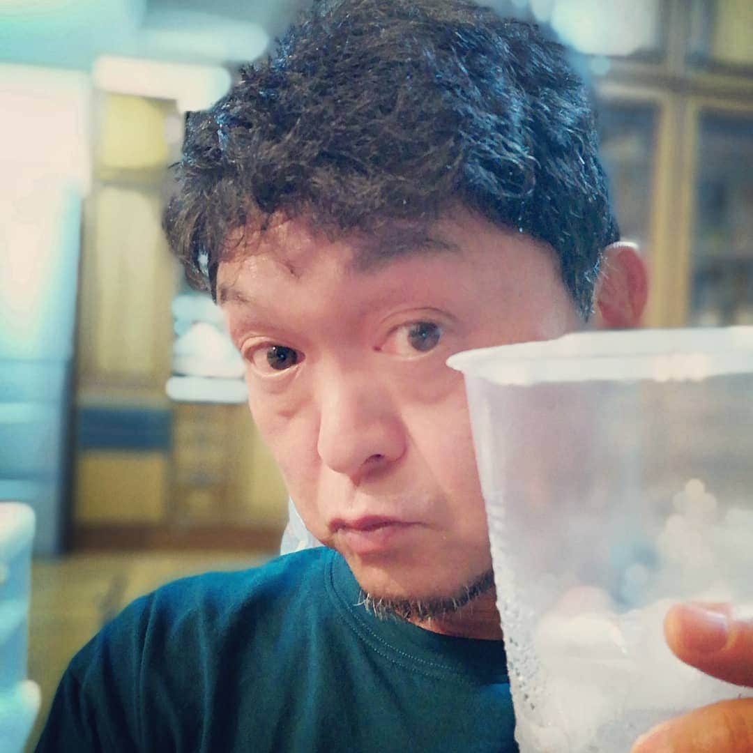 松本隆博のインスタグラム：「。 ちょいと酔ってるぞー みてわかるか(￣▽￣;)^^;。 酔って俳句が1時間でいくつ 出来るかチャレンジしてみたさー こんだけ出来たーー(^ ^) 流石…松本山頭歌(^-^) あ、もうすぐ9時半だよ！ 南海放送ラジオ聴いてよね～ ｢松本隆博の人生遊歩道｣  ここで…一句！！ 6月終え… 残り二倍で… 取り返す…  気の緩み… マスク忘れて… 引き返す…  家篭もり… きっと来春… ベビーブーム…  第二波を… 心待ちする… ワイドショー…  この半年… 世界時計で… 無かった事に…  なな月を… にさんしごろと… 詰め込みたい…」