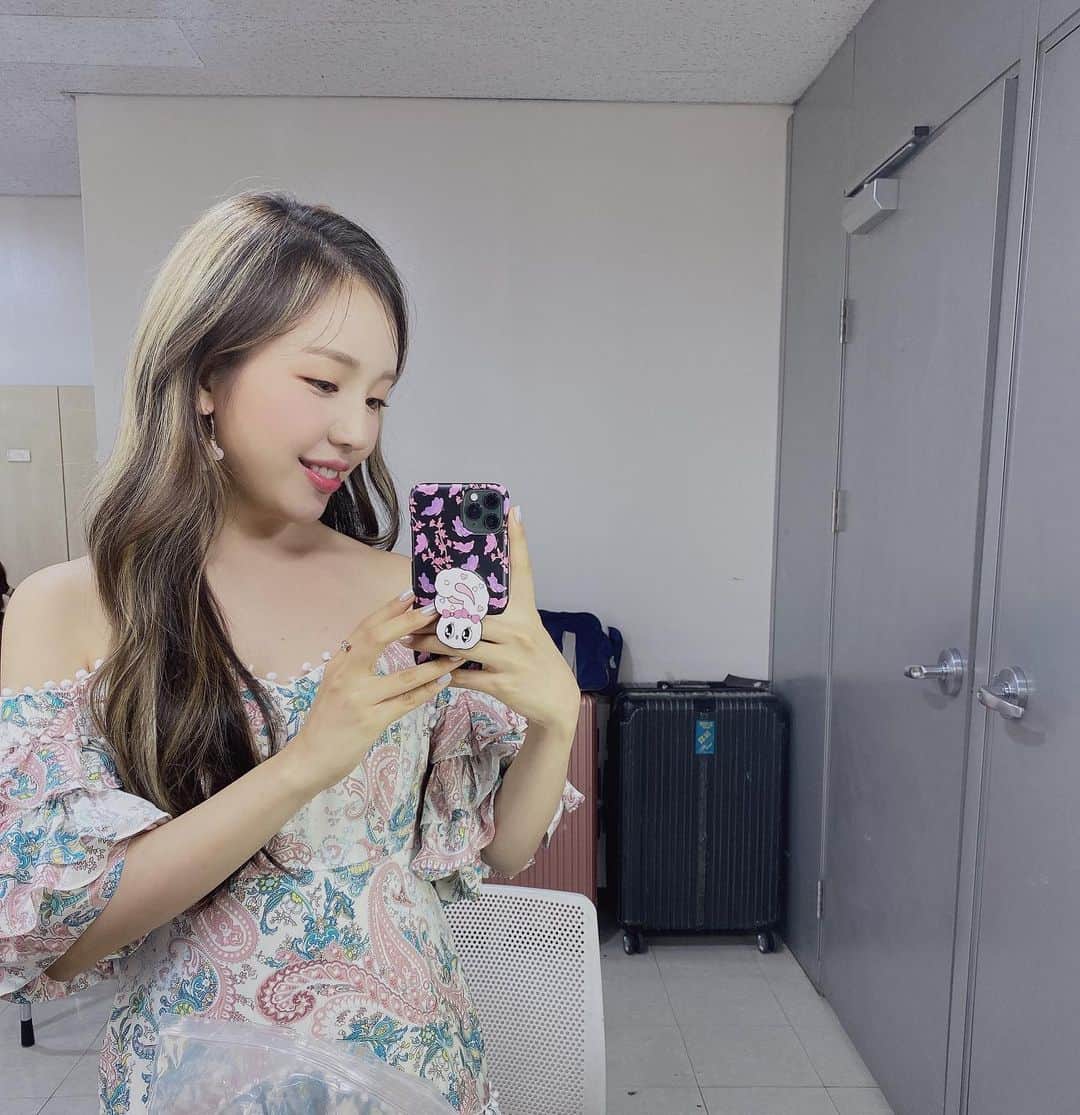 ペク・アヨンのインスタグラム：「컴백 첫 주 끝🤩」