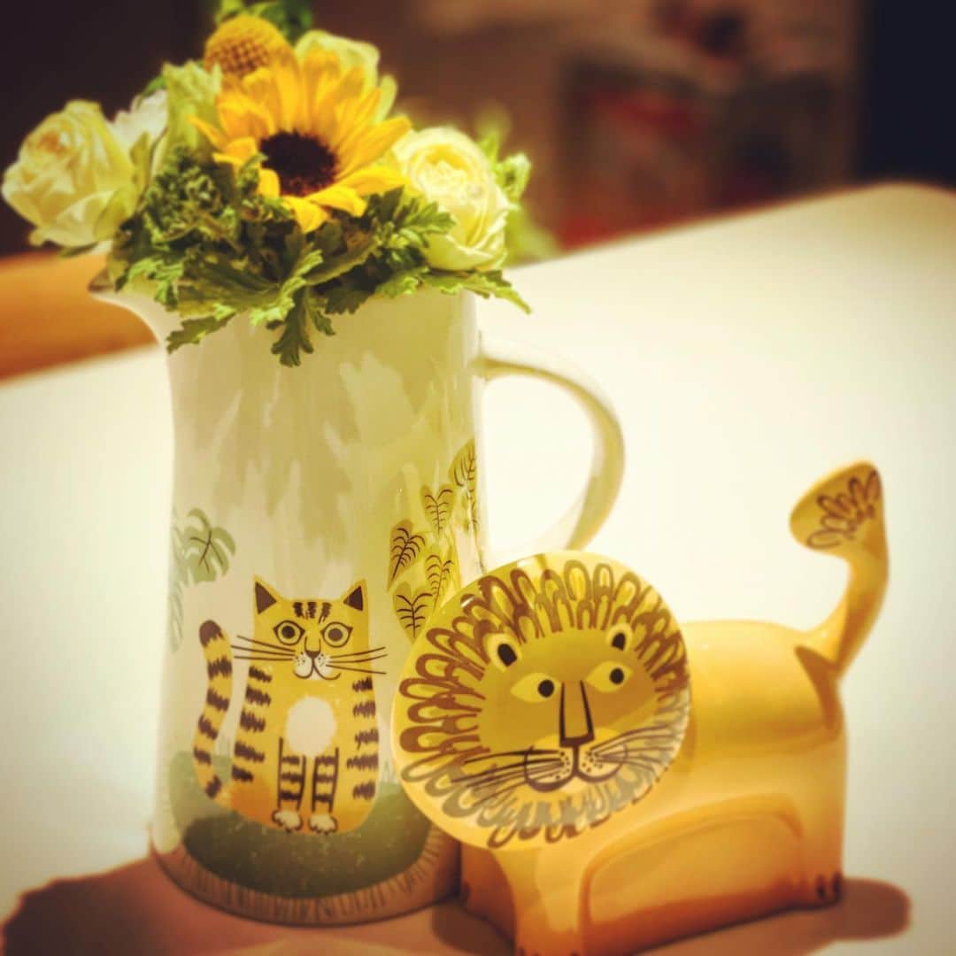 KOKIAのインスタグラム：「Life filled with flowers and music! #tokyo #japan #japon #kokia #photography #歌手 #コキア #insta #art #beautiful #picoftheday #follow #女性 #ソングライター #photooftheday #woman #jmusic #ボーカリスト #singer #songwriter #jpop #vocalist #voice #声 #ライブ #live #綺麗 #日本 #hannahturner」