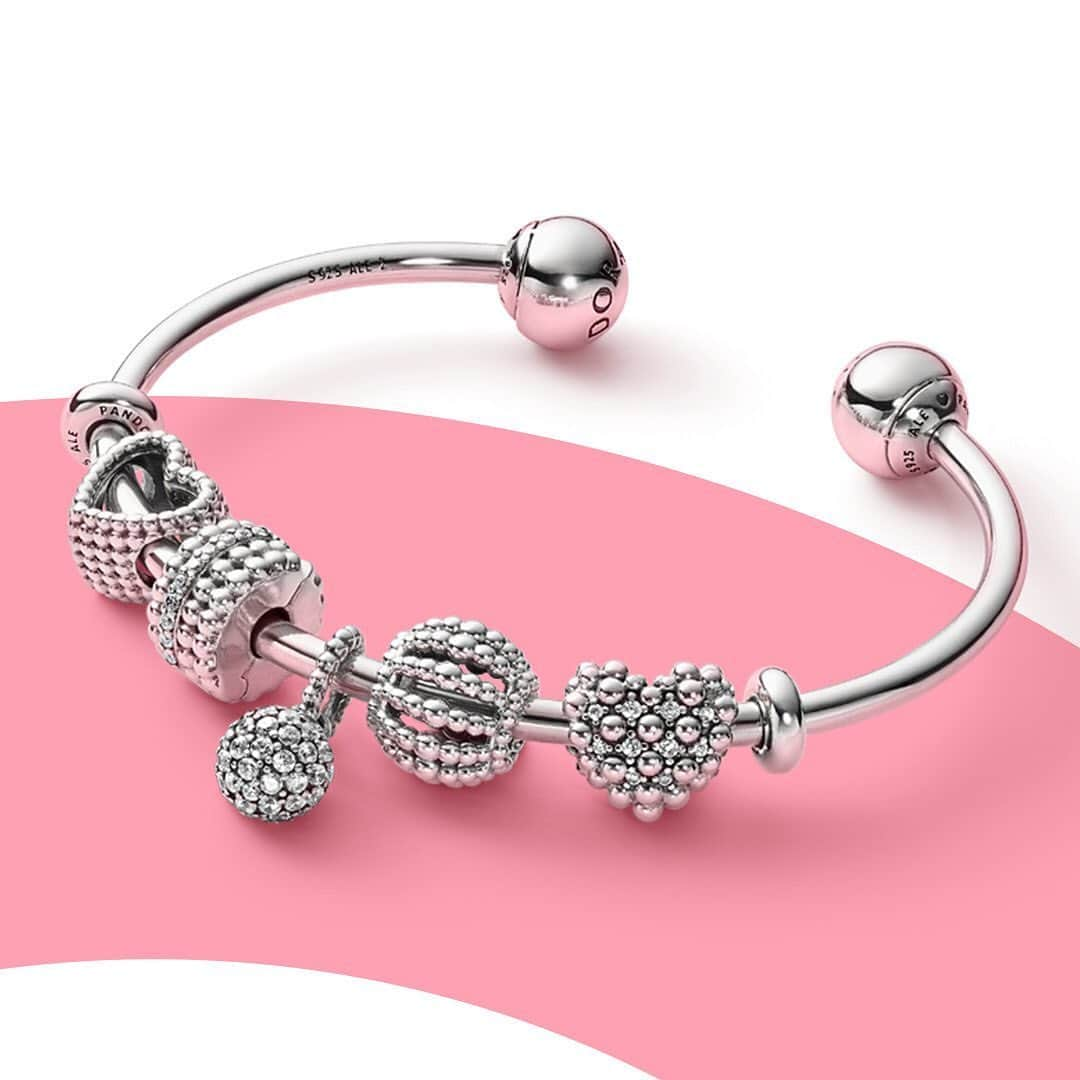 PANDORAさんのインスタグラム写真 - (PANDORAInstagram)「Walk the line between clean, classic style and modern bead design with Purely Pandora pieces full of personality. 💅🏻 #SomethingAboutYou #PurelyPandora #PandoraBracelet」6月21日 21時03分 - theofficialpandora