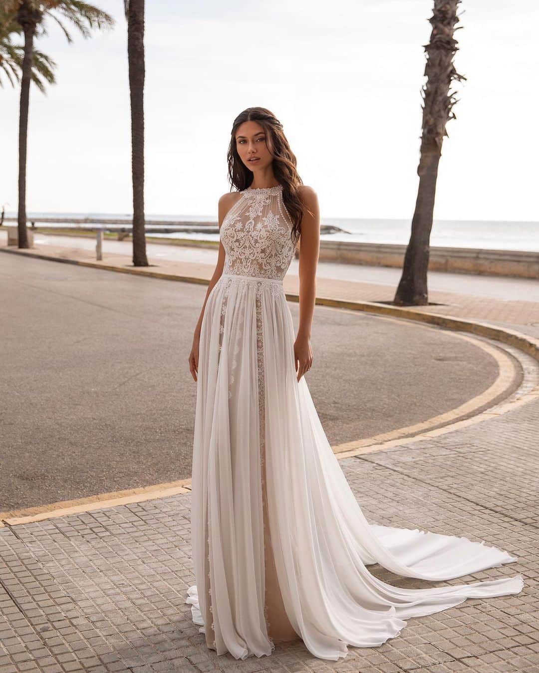 Pronoviasさんのインスタグラム写真 - (PronoviasInstagram)「Layers of chiffon and lace create a mystical look for fashion-forward goddesses. Make an appointment and try on the Granville dress from the Hollywood Glamour Cruise Collection.」6月21日 21時10分 - pronovias