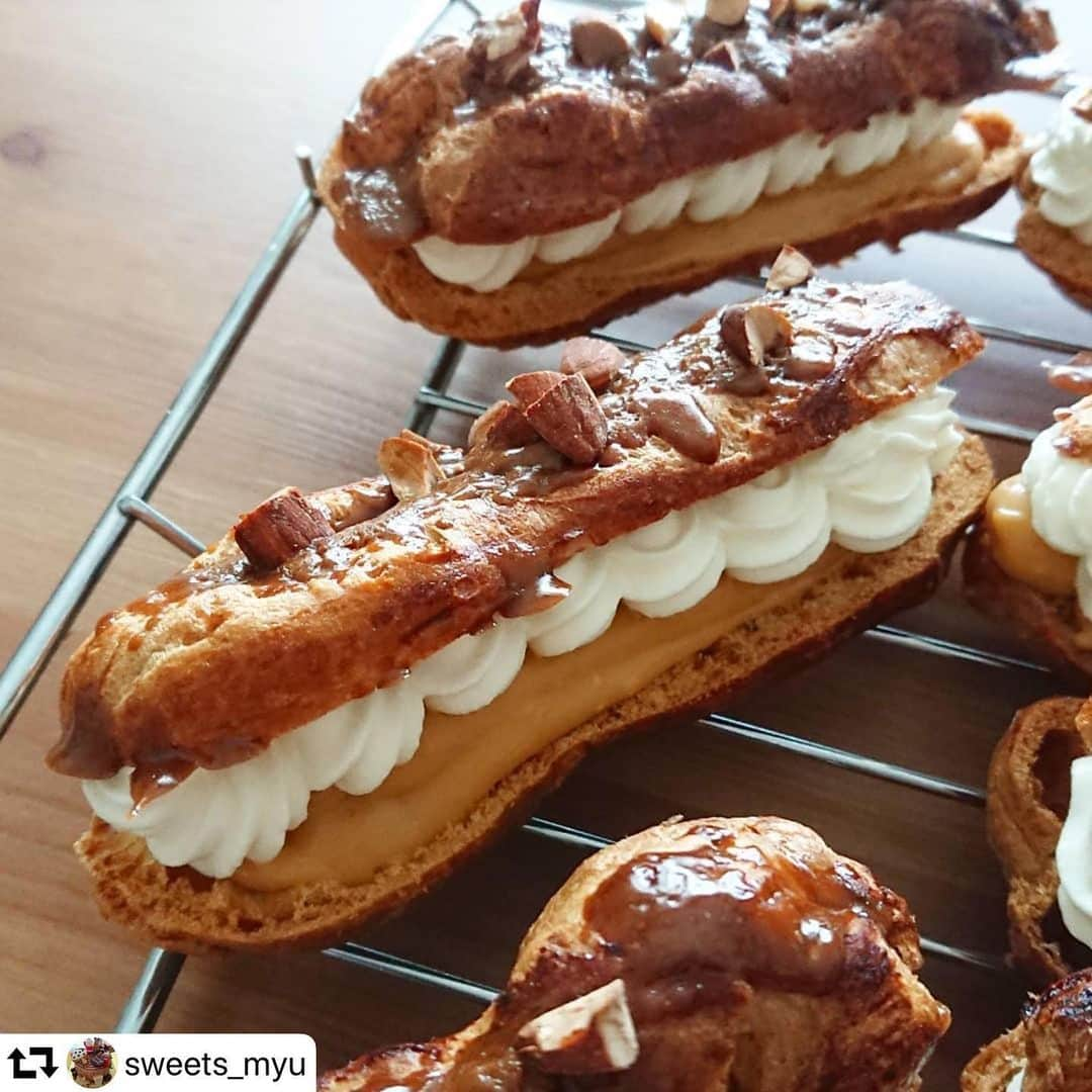 クスパさんのインスタグラム写真 - (クスパInstagram)「#repost @sweets_myu ・・・ chiffon chiffonなかやまの焼き菓子教室選抜クラス。 本当は先月からレッスン開始の予定でしたが、このご時世で今月からの通信レッスンとなりました。１回目のレッスンは「キャラメルナッツシュー」。 師匠の焼き菓子教室は、定例クラス４年、セレブ会１年４回に続く選抜クラス。 シフォン教室14年目、焼き菓子教室６年目？になります。 それにしても、今回のお題は大変だった❗ なんせ工程が多い😅 あれして、これして、次にこれやってと、ちゃんと考えて製作しないとロスタイムが出て、すごーく時間がかかってしまう。 なかなかハードではありましたが、だらけた生活に喝❗ 頑張りました✌️ その甲斐あって、もうその美味しさたるや❤️ めちゃくちゃ美味しい～(*´∀｀*) 感動でした✨ こんなレシピ作れるなんて、師匠はやっぱりスゴい⤴️⤴️ ちょっと課題は残ったので、またチャレンジしたいと思います😊 こういうのを、なんなくサラッと作れる人になりたい❤️ さて、今日は先日発売されたレシピ本見て、ひっさしぶりにシフォン作ろうっと🎵 #パティシエカメラ部No771 #お菓子教室myu  #お菓子教室  #シフォンケーキ教室 #さいたま市 #クスパ #シフォンケーキ #焼き菓子 #chiffonchiffonなかやまの焼き菓子教室 #通信レッスン #点心レッスン #米粉レッスン #手作りお菓子  #手作りスイーツ #手作りおやつ  #手作りケーキ  #手作り点心 #おうちおやつ  #おうちお菓子  #おうちカフェ  #お菓子作り好きな人と繋がりたい  #クッキングラム #instagood  #小麦粉大好き  #キッチン大好き #シフォンケーキ大好き  #点心大好き #カメラ勉強中」6月21日 21時10分 - cookingschoolpark