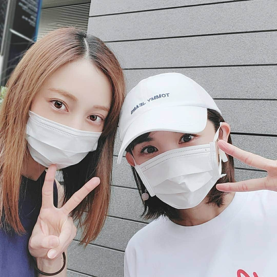 池田夏希さんのインスタグラム写真 - (池田夏希Instagram)「菜々ちゃん(@nana._.ozaki )とベビ君とランチ♡ . 久しぶりだったから喋ってたらあっという間に何時間も経ってました😂 少し会わないだけでまた成長したベビ君👶💕 手繋いでくれてもうメロメロでした😍 . そして今日は父の日👨✨ お手紙とありがとうの気持ちのものを渡しました🎁 パパ、いつもありがとう😘 . #尾崎菜々 ちゃん #可愛すぎるママ #ベビ君 #ランチ #久しぶり #楽しい時間はあっという間 #ベビ君に #メロメロ #また成長してた #子供はかわいい #最高の癒し #今日は #父の日 #いつもありがとう #lunch #bills #funtime #innotime #babyboy #enchanted #grown #children #cute #therapy #fathersday #thankyouasalways #instalunch #instafathersday」6月21日 21時11分 - natsukiikeda624