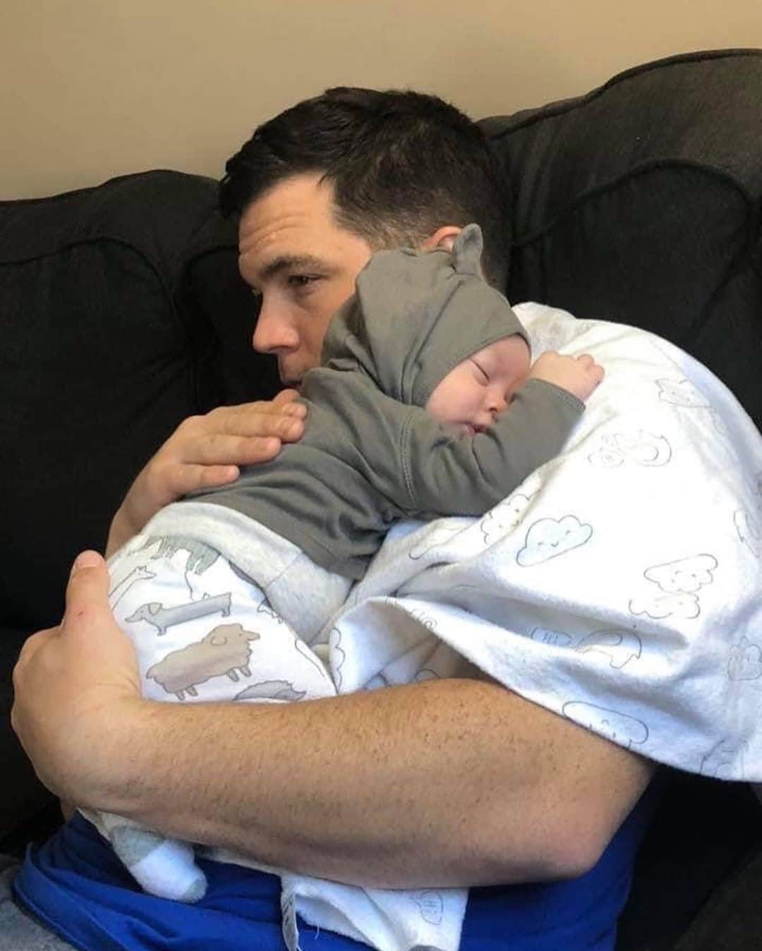 ディーナ・ニコール・コルテーゼのインスタグラム：「Happy Father’s Day to the best daddy to CJ and to the most amazing husband to me. We are so lucky to have such a hands on man in our lives .. these last 3 months with you being home from work I watched you and CJ form a irreplaceable bond .. he loves his DA so much ! Thank you for being my biggest supporter and CJs super hero! We love you!」