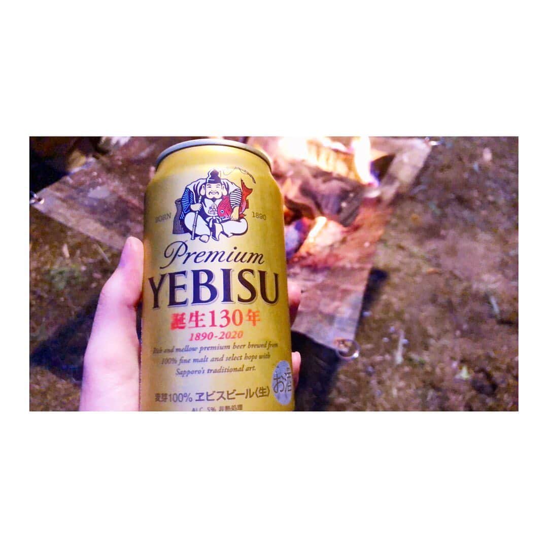のインスタグラム：「🔥 焚き火ってすごいのよ すぐ仲良くなれちゃうし こんな高級なビールお呼ばれしたり キャンプしてたら友だちできる 大人の遊びをしてるなぁって思う  #キャンプ #アウトドア #焚き火」