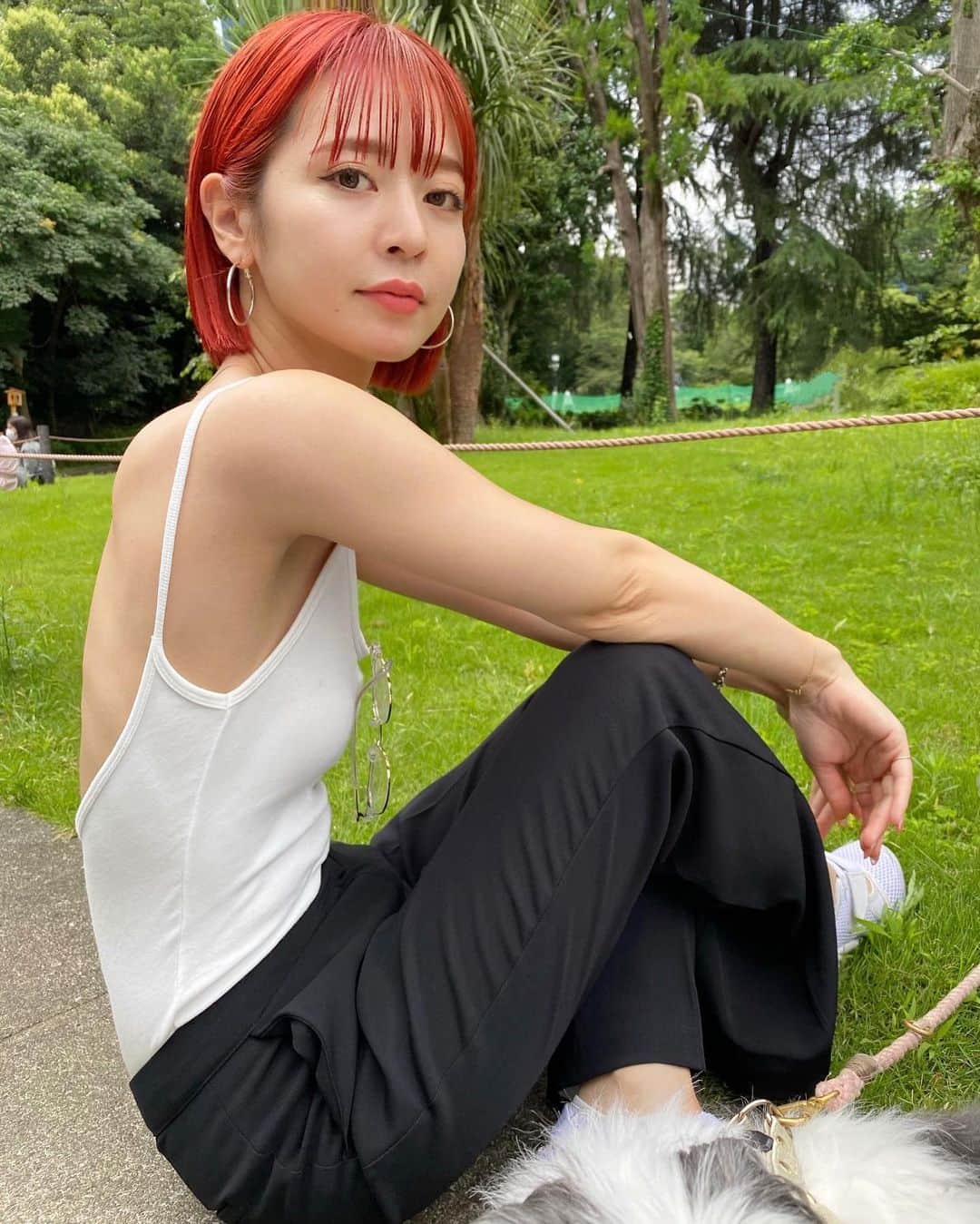 のインスタグラム：「赤髪🧑🏻‍🦰✌🏻 今日は美味しいパンを買って近くの公園で食べました🥐🥯」