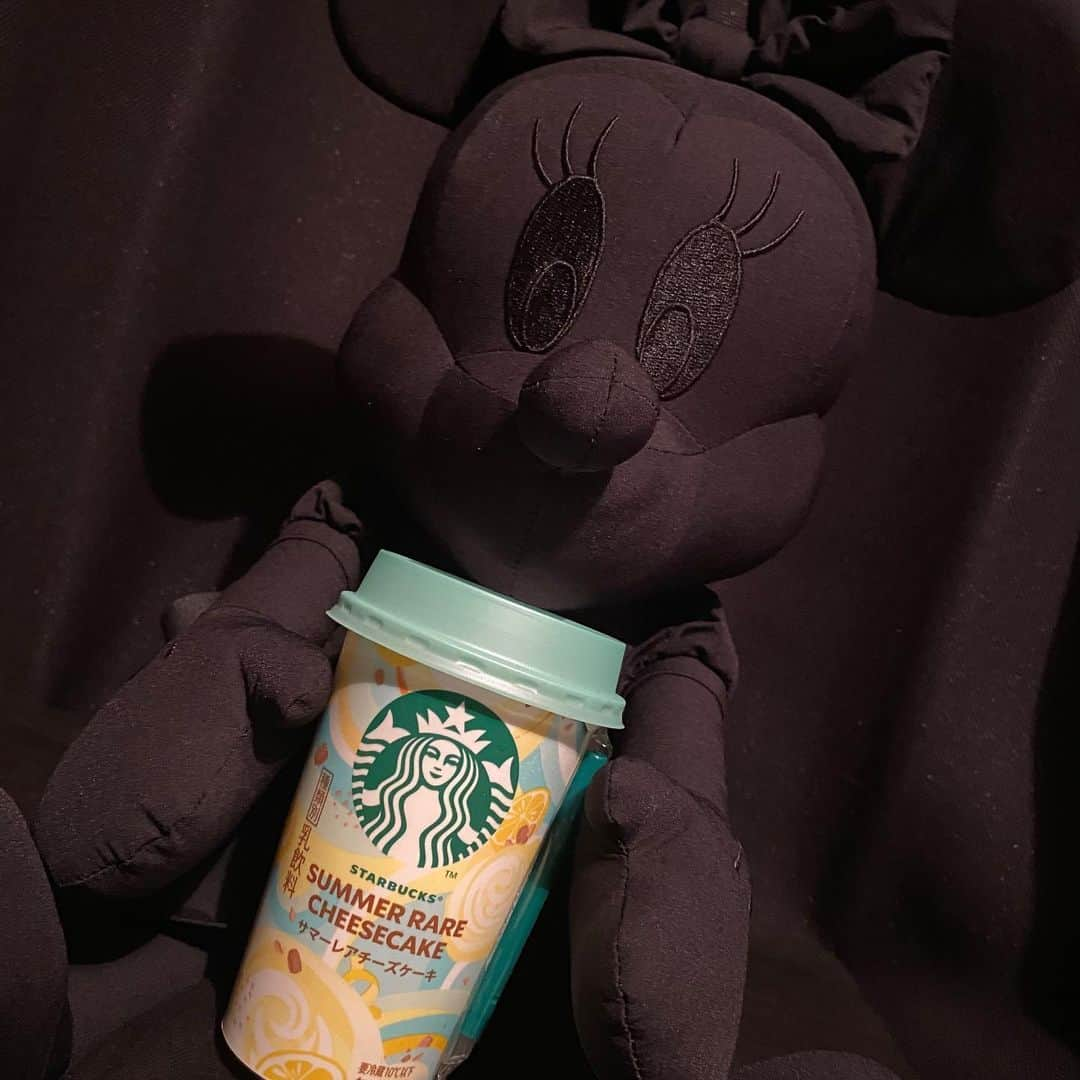 JULIANさんのインスタグラム写真 - (JULIANInstagram)「【STARBUCKS】@starbucks_j  #サマーレアチーズケーキ #レアチーズ #おうち時間 #おうちカフェ  #ミニー #starbucks #スターバックス #スタバ好き  #instastarbucks #チルドカップ #スタバグラム  #スタバ #スタバ新作 #コンビニ限定 #ファミマ  #ラテ　#コーヒー　#コーヒータイム  #カフェ部 #カフェ活 #カフェ  #カフェ巡り #カフェ好き #カフェ巡り好きな人と繋がりたい  #カフェ好きな人と繋がりたい  #スイーツ #デザート #スイーツ好きな人と繋がりたい  #お洒落さんと繋がりたい #お洒落 ✟☻✟☻✟☻✟☻✟☻✟☻✟☻✟」6月21日 21時34分 - julian_official_jp