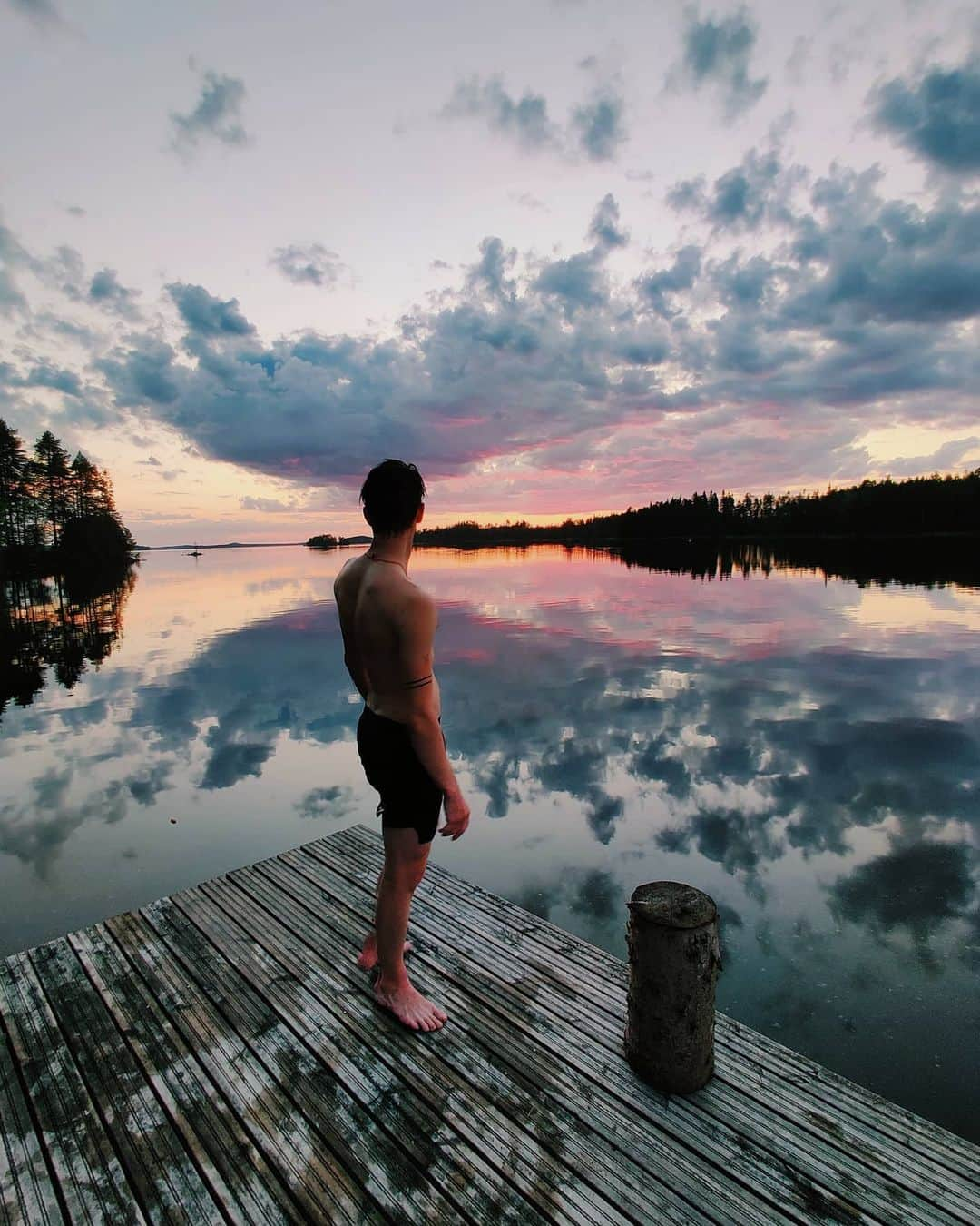 Jussiville JV Partanenのインスタグラム：「Midsummer nights, sauna and swimming 👌 ~~ #juhannus #mökki #athlete #finland #icedance #summer #midsummer #vacation #nature #tattoo #savo #saunatime」