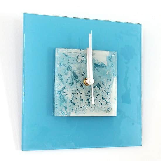 comb de shioさんのインスタグラム写真 - (comb de shioInstagram)「時計から、アートのある生活、はじめませんか？  glass art clock by Isako TODA﻿ ﻿ #アートのある暮らし ﻿ ------------------------﻿ 【作品リスト】﻿ ﻿ ■ ガラスアート時計・「窓辺の雪」 C_190325  オンラインショップ掲載中です。﻿ 画像のタグ🏷からリンクしてます﻿ ﻿ ﻿ #combdeshio﻿ #コムデシオガラス ﻿ #コムデシオ ﻿ #ガラス作家杜多一菜子﻿ #三重県  #三重県津市  #インテリア好きな人と繋がりたい﻿ #インテリアデザイン﻿ #おしゃれインテリア #インテリアアート #壁掛けインテリア #おしゃれな部屋  #抽象画アート #寝室インテリア  #壁掛け時計 #ガラス時計 #新築祝いのプレゼント #結婚祝いのプレゼント  #おうち時間を楽しむアイテム ﻿#インテリア時計  #artist  #interiorart #interiorartwork #artclock #glassclock #japanesecraft #clock」6月21日 21時38分 - comb_de_shio