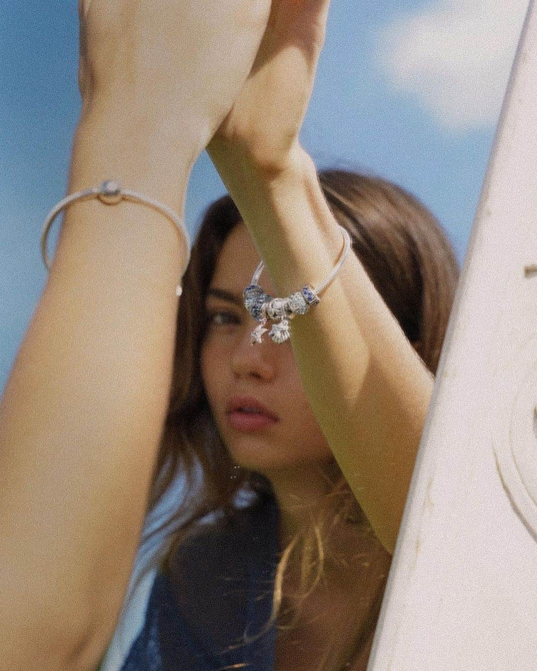 Inka Williamsさんのインスタグラム写真 - (Inka WilliamsInstagram)「I care deeply about the ocean and the marine life that lives in it. These @theofficialpandora charms symbolise the ocean’s natural beauty and power to me – shells, starfish and waves. The water has always represented a place of escape to me, where I can think and centre myself. A coral reef is the most fragile ecosystem in the world, and can take up to 10,000 years to grow - ocean life is crucial to all life on earth, so it is important that we protect it and think about our actions. I believe in Pandora’s commitment to sustainability, which is why I love working with them. @theofficialpandora recently announced that from 2025, they will only use recycled silver and gold in their jewellery production (they already use over 70% recycled gold and silver) and by 2025 Pandora will be carbon neutral in all of its operations #ShotForPandora #Pandora20 • photos by @kayu__」6月21日 21時41分 - inkawilliams