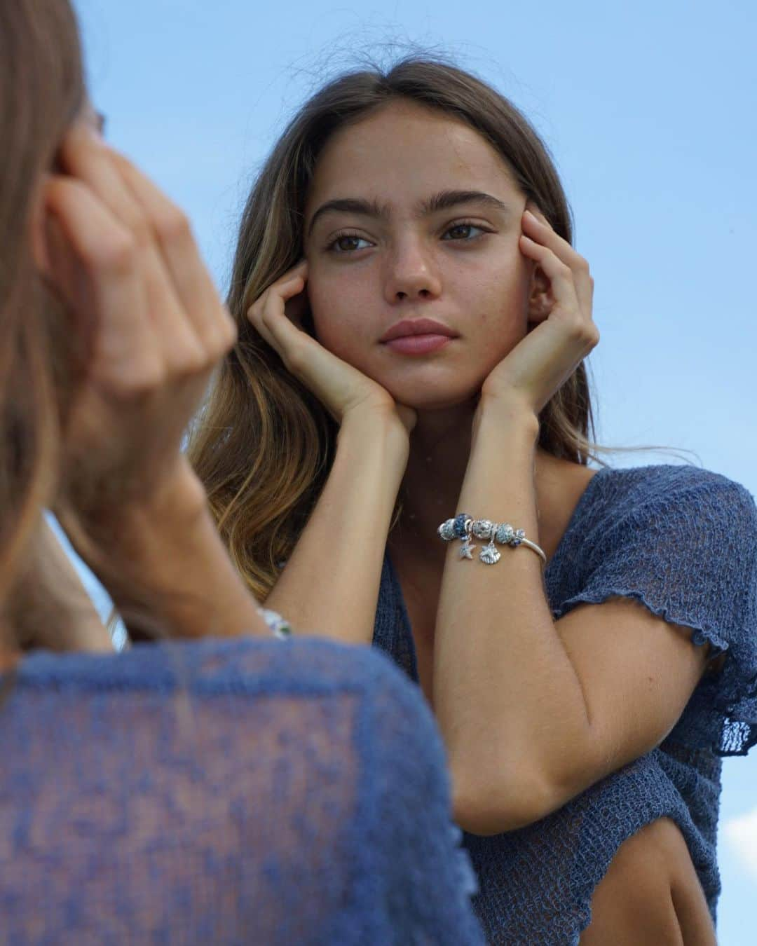 Inka Williamsさんのインスタグラム写真 - (Inka WilliamsInstagram)「I care deeply about the ocean and the marine life that lives in it. These @theofficialpandora charms symbolise the ocean’s natural beauty and power to me – shells, starfish and waves. The water has always represented a place of escape to me, where I can think and centre myself. A coral reef is the most fragile ecosystem in the world, and can take up to 10,000 years to grow - ocean life is crucial to all life on earth, so it is important that we protect it and think about our actions. I believe in Pandora’s commitment to sustainability, which is why I love working with them. @theofficialpandora recently announced that from 2025, they will only use recycled silver and gold in their jewellery production (they already use over 70% recycled gold and silver) and by 2025 Pandora will be carbon neutral in all of its operations #ShotForPandora #Pandora20 • photos by @kayu__」6月21日 21時41分 - inkawilliams