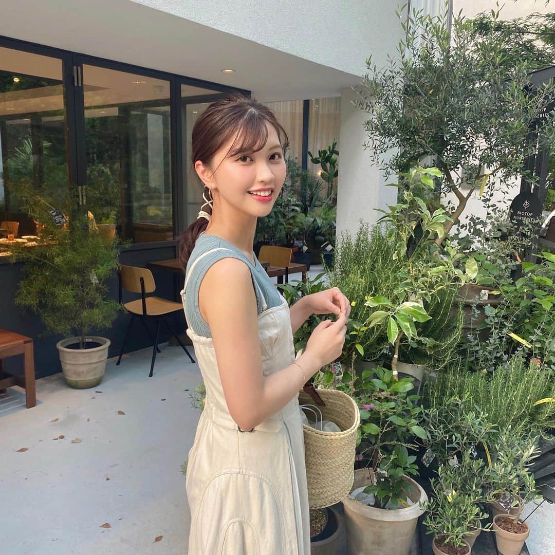 のインスタグラム：「. 最近、紐アレンジにはまってる🌷 . . . . . . . . . . . #fukuoka#fukuokacafe#biotop#hairstyles#dresscode#loewe#loewebag#casafline#hairarrangement#cordinate#instagoodday」