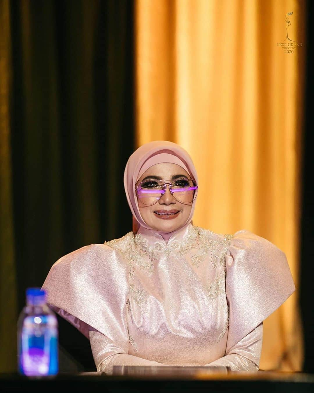 Ivan Gunawanさんのインスタグラム写真 - (Ivan GunawanInstagram)「Panel of judges for tonight's Grand Final Miss Grand Indonesia 2020  1.	National Director Miss Grand Indonesia 2020,  MR. IVAN GUNAWAN 2.	Artist, singer, entrepreneur, MRS. SARWENDAH TAN 3.	Inspiring business woman, MRS. JUNITA LIESAR 4.	2nd Runner Up Miss Grand International 2018 representing MS GLOW BEAUTY, MS. NADIA PURWOKO 5.	Artist & Choreographer, MR. ARI TULANG 6.	Director OF YT UTAMA PUTRA, MR. ARIEF BUDIMAN 7.	Celebrities Dentist, MRS. DEVYA LINDA  #MissGrandIndonesia2020 #MGI2020Finalists #YayasanDuniaMegaBintang #MOPChannel #YouTubeMOPChannel #MGI2020 #IvanGunawan」6月21日 21時47分 - ivan_gunawan