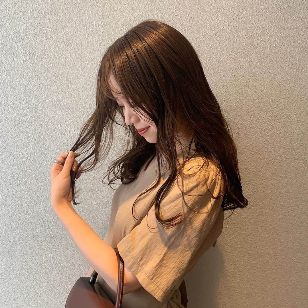 のインスタグラム：「🤎 3か月ぶりの柴田さんは 言い表せないくらいのつぅるつぅる~😿 家帰ってからも感動😹  #毎回おんなじ角度やん」