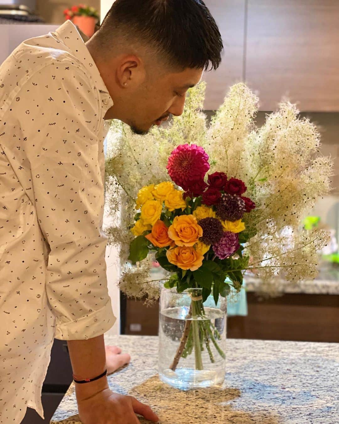 柴田翔平のインスタグラム：「息子からセンス抜群の花束が！！ #fathersday  ありがとう😊」