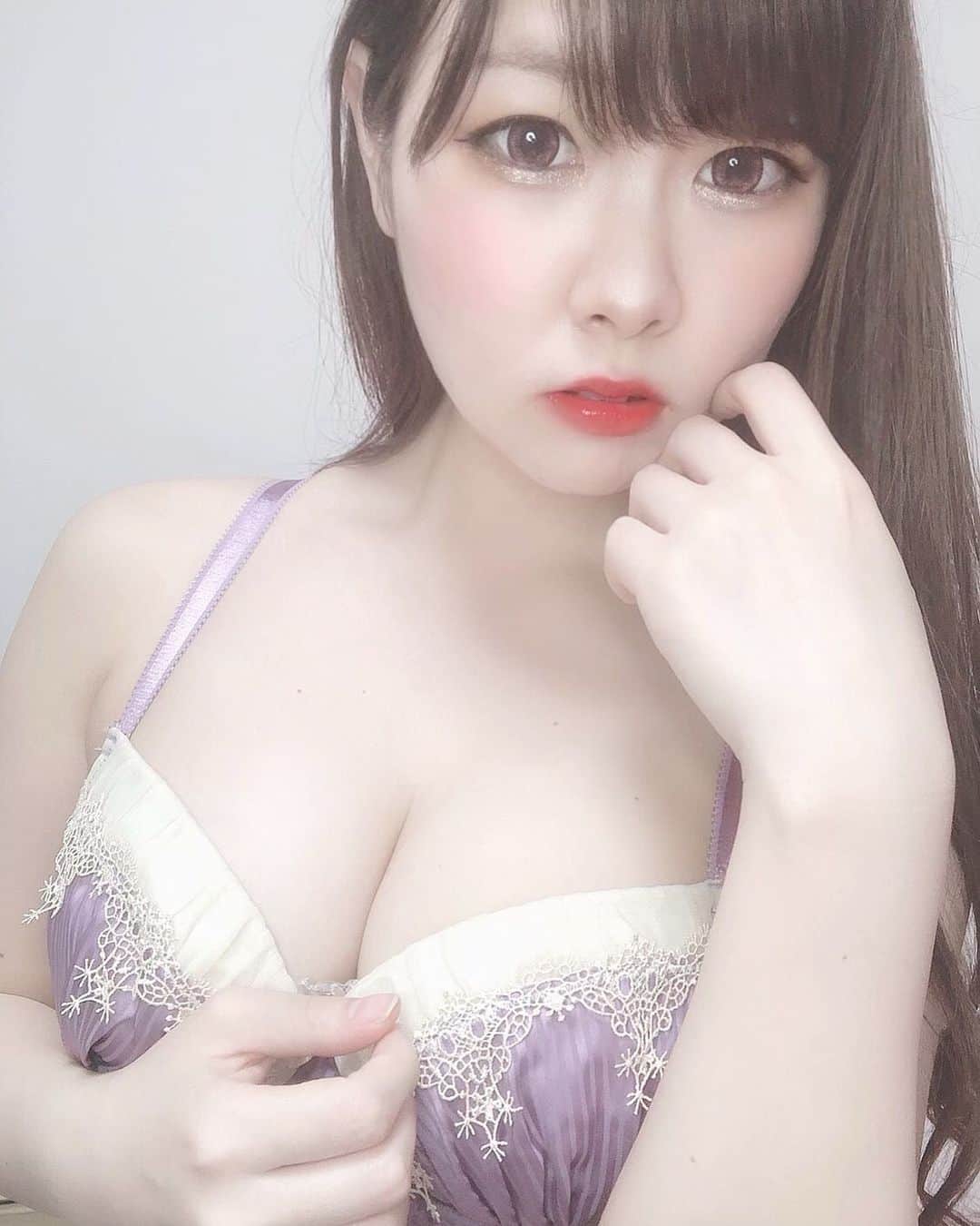 のインスタグラム：「ちちのひ（全国のお父さんすみません） . . . #バーレスク大阪#バーレスク#バーレスク大阪えれな#合法ロリ#グラビア#かわいいは作れる#グラビアアイドル#アイドル#自撮り女子#むちむち女子#140cm台#エロ可愛い#色白女子#ちちの日#乳の日#ロリ顔#童顔女子#アイドル系#ランジェリー#北新地#大阪 #burlesque#burlesqueosaka#gravure#idol#kitashinchi#girl#japanesegirl#osakagirl」