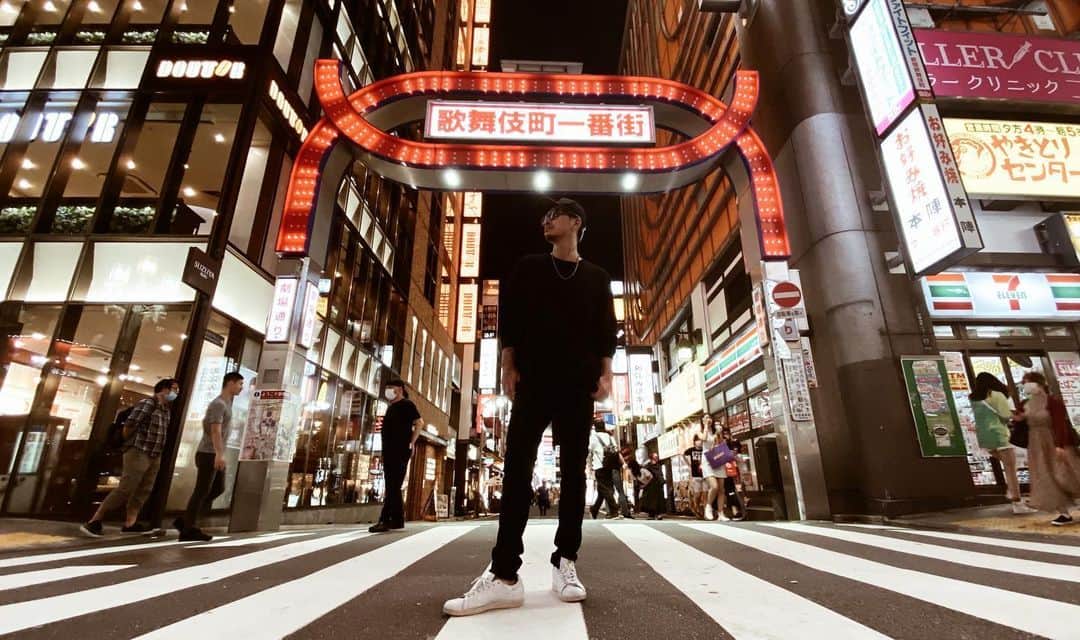 DJ ACEさんのインスタグラム写真 - (DJ ACEInstagram)「🇯🇵 #tokyo #shinjyuku #歓楽街は復活してる兆し #ソーシャルディスタンスを保って遊ぼう🤣」6月21日 22時02分 - ace1djace