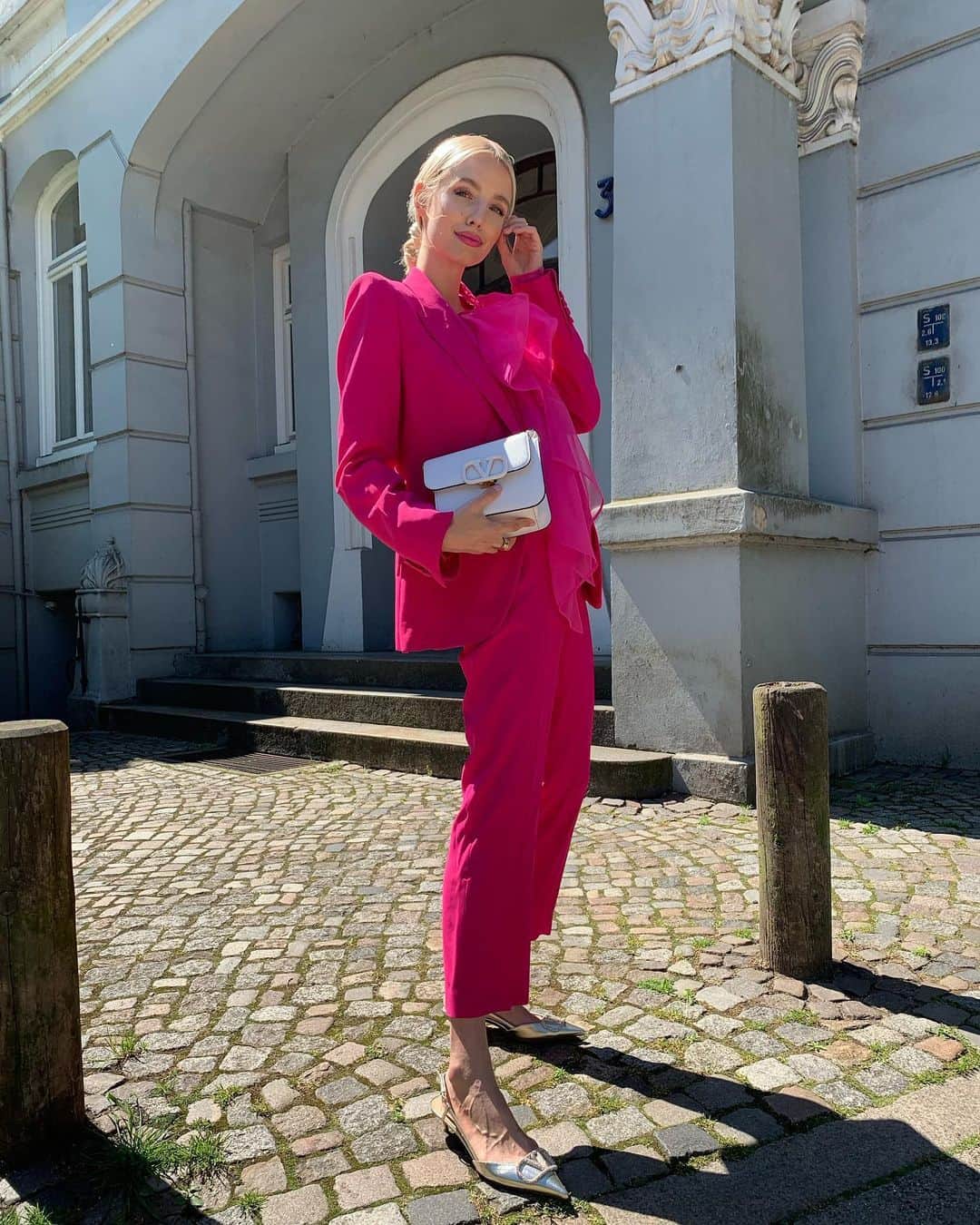 レオニー・ハンネさんのインスタグラム写真 - (レオニー・ハンネInstagram)「Lots of pink for @breuninger. 💕🌸🌷 Anzeige/Ad Wish look is your fav?  #breuninger #breuningermoments」6月21日 22時05分 - leoniehanne