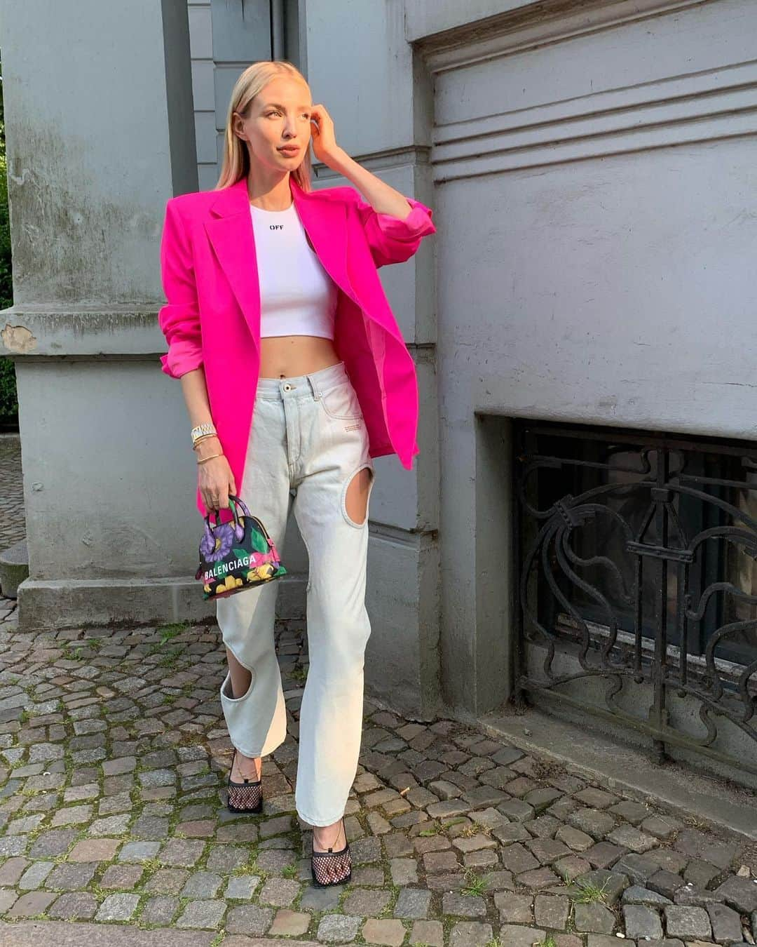 レオニー・ハンネさんのインスタグラム写真 - (レオニー・ハンネInstagram)「Lots of pink for @breuninger. 💕🌸🌷 Anzeige/Ad Wish look is your fav?  #breuninger #breuningermoments」6月21日 22時05分 - leoniehanne