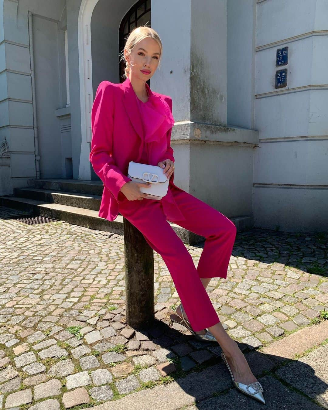 レオニー・ハンネさんのインスタグラム写真 - (レオニー・ハンネInstagram)「Lots of pink for @breuninger. 💕🌸🌷 Anzeige/Ad Wish look is your fav?  #breuninger #breuningermoments」6月21日 22時05分 - leoniehanne