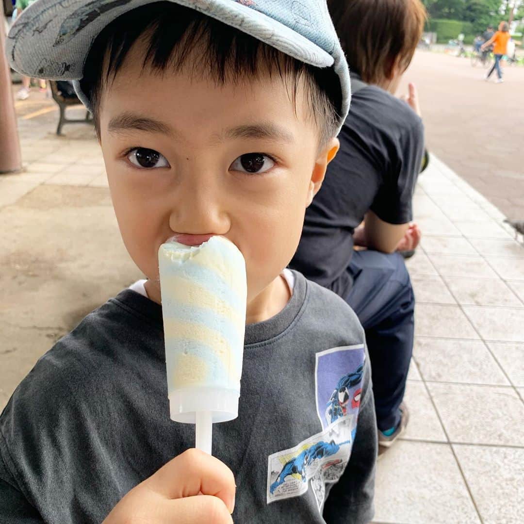 のインスタグラム：「. 久しぶりの大きい公園だったから すごく楽しそうだった🥰 やっぱり外でのびのび遊びたいね~ #カンタの成長記録」