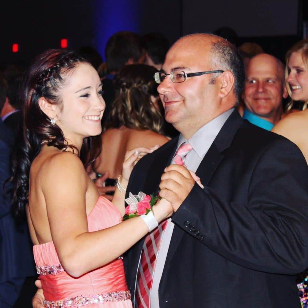 のインスタグラム：「Happy Father’s Day to the goofiest is dads who will drop everything for his family • Thanks for travelling the world to watch me compete and for being a walking checklist when I’m packing to travel. • • #happyfathersday」