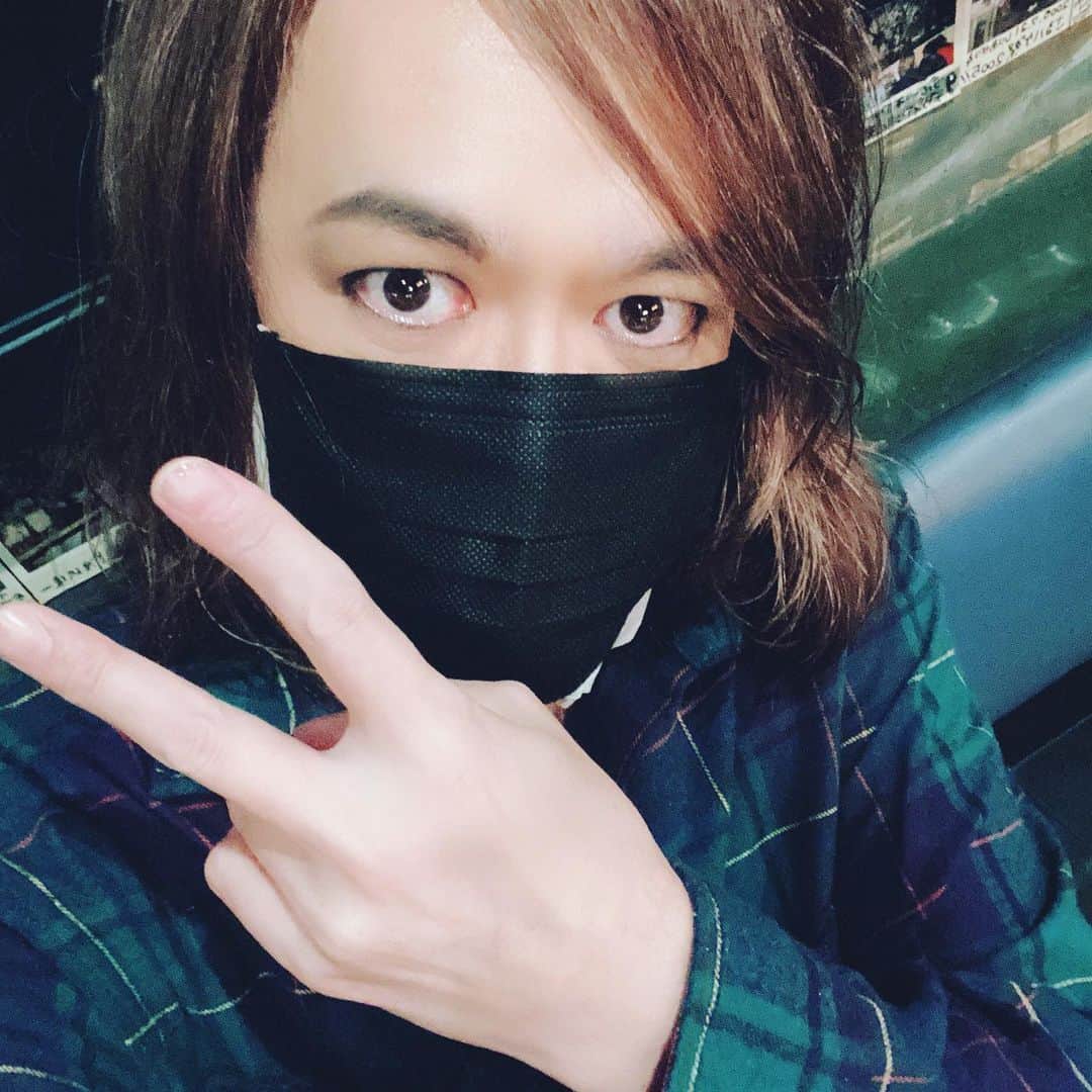 本城聡章のインスタグラム：「「無観客シンクロニシティ・筋肉少女帯メジャーデビュー32nd配信イベント」終了！ご視聴いただいた皆さんありがとうございました。初めての事でどうなる事かと心配でしたが、終わってみれば、なかなか楽しいひと時でした。また逢いましょう！§ԾᴗԾ§  #筋肉少女帯 #KingShow #本城聡章」