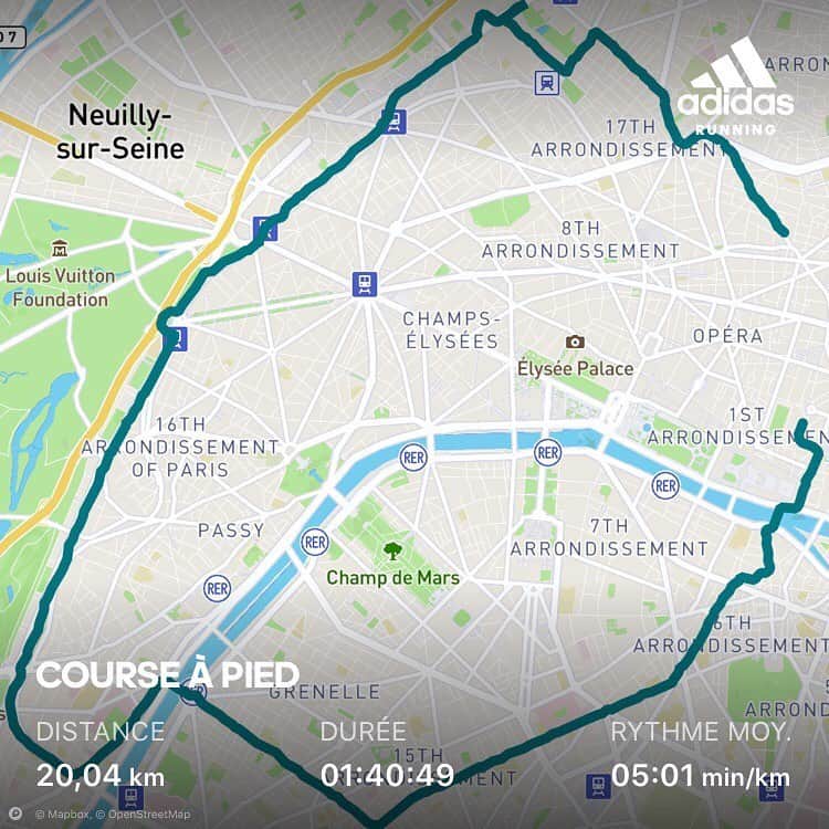 アレクシマビーユのインスタグラム：「20km morning run 🏃🏻 Bravo to me 🍾😂🐈 @alexismabille #alexismabille #20km #morningrun #detox #paristour #sweat #challenge #win #happytime #feelgood #health」