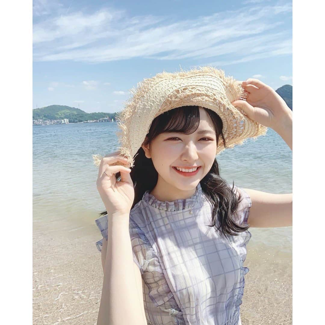 石田千穂さんのインスタグラム写真 - (石田千穂Instagram)「． 1年くらい前の自分のインスタの真似👒笑 少しは大人っぽくなれてますか？ #海 #ootd #ワンピース #tittyandco #帽子 #麦わら帽子 #milkfed #STU48 #石田千穂」6月21日 22時40分 - chiho_ishida