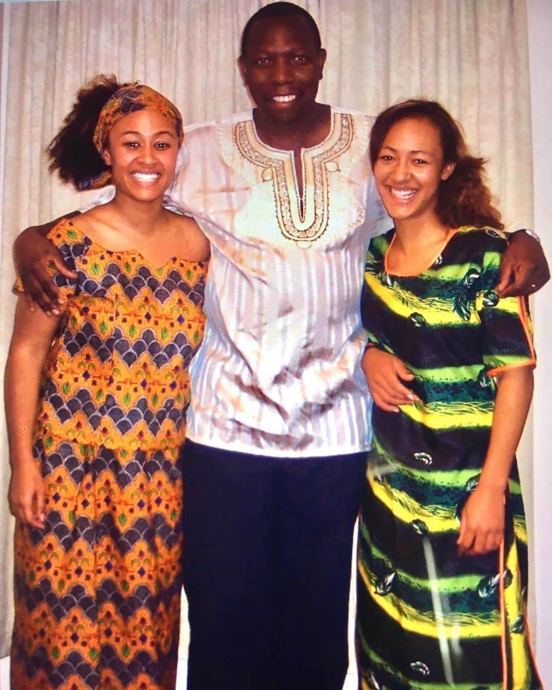 Emeli Sandéのインスタグラム：「Happy Father’s Day Dad! Thank you for having always been an excellent example of strength and resilience. You encouraged every one of our dreams and made us realise from young that nothing is impossible with the correct focus and mindset. Thank you for everything you do and for all your love ❤️ ❤️❤️🙏🏽」
