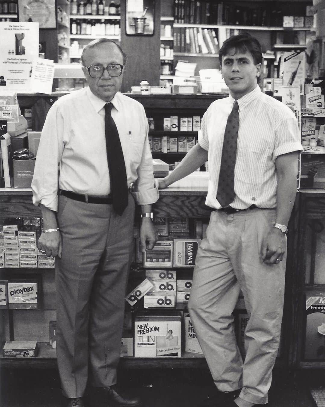 C.O. Bigelowさんのインスタグラム写真 - (C.O. BigelowInstagram)「HAPPY FATHER’S DAY! 🎉 Since 1939, the Ginsberg family of pharmacists have passed ownership from father to son, 3 generations and counting! Before there was Ian and his son Alec, there was Jerry and his son Ian (swipe to see a pic from 1988), and William and his son Jerry. Family continues to play a huge role in our business... Thank you, Ian, for always lending an ear, offering a helping hand, having an open mind, making our voices heard, leading by example, and treating our team and our customers like family! There’s a reason why some of our employees have been here for 20+ years, and it’s the culture that Ian has cultivated here at Bigelow’s! ❤️ Wishing all the incredible dads out there a great celebration today! 🥰」6月21日 22時52分 - cobigelow