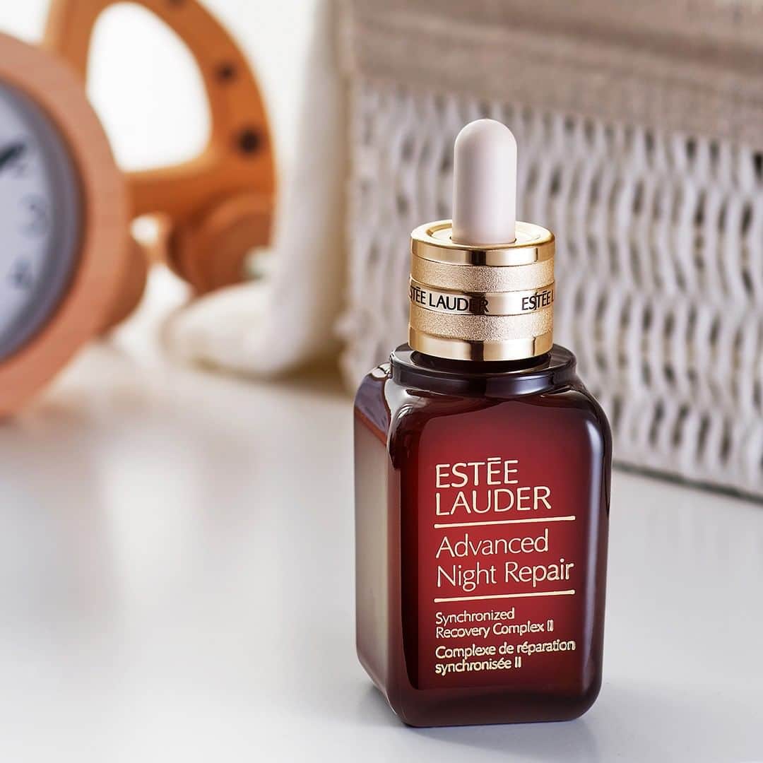 のインスタグラム：「Happy #FathersDay! ❤️ Celebrate Dad and give him the gift of younger-looking skin with #AdvancedNightRepair Face Serum. Our 5-star repair #serum helps strengthen skin post-shave for a smooth, refreshed feel he’ll love. 🌟 #HappyFathersDay」