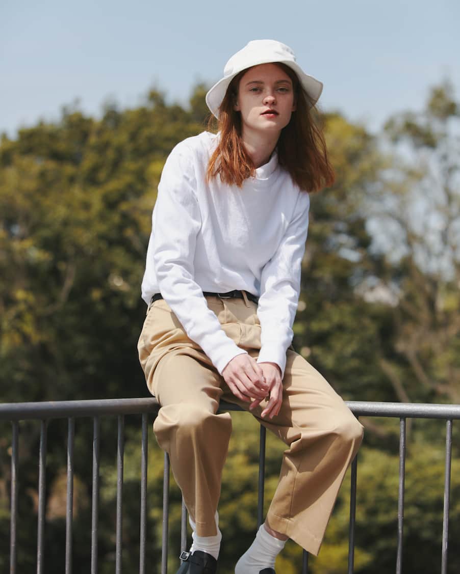 Fudgeさんのインスタグラム写真 Fudgeinstagram サキュウ の主役パンツで 上品にリラックスするのが気分 深い股上とワイドシルエットに加えて光沢感のある生地が織りなす 上品なリラックス感 カットソー Caqu Caqu Denim Good On