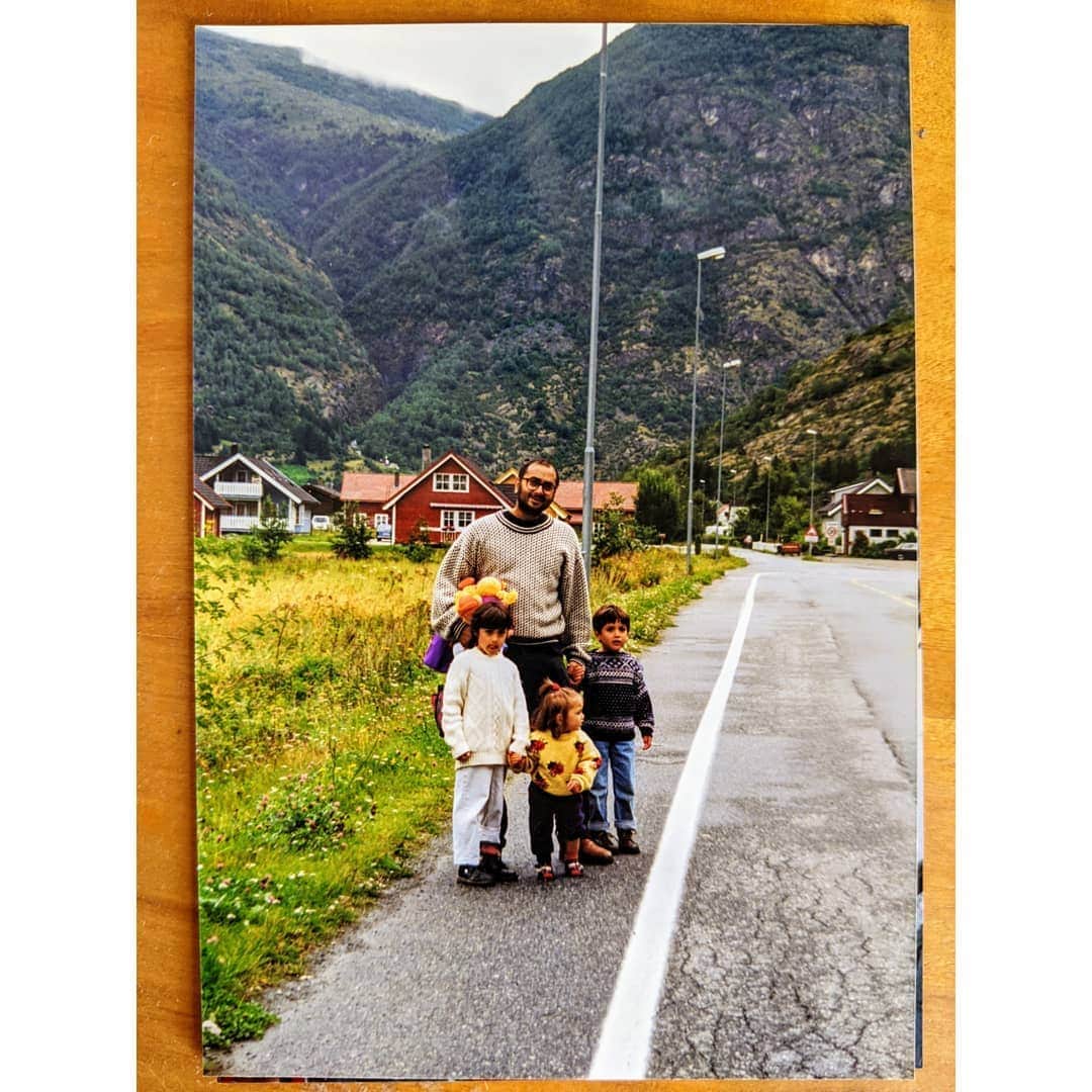キティー・デイジー＆ルイスさんのインスタグラム写真 - (キティー・デイジー＆ルイスInstagram)「Happy Father's day 😁 @exchangemastering  Photos taken in Norway, 1994」6月21日 23時09分 - kittydaisyandlewis