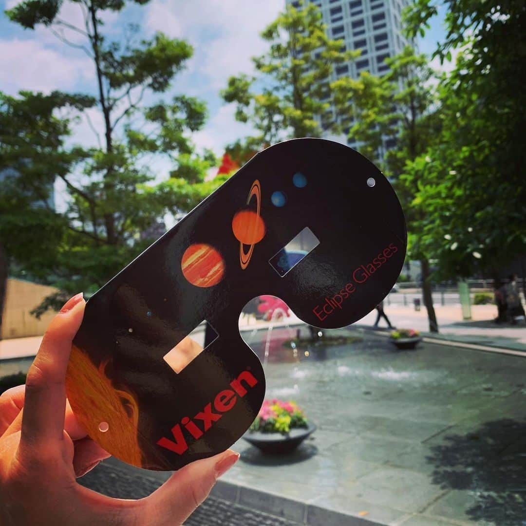 真樹麗子さんのインスタグラム写真 - (真樹麗子Instagram)「今日の曇り方😭 見れなかったよね、、🌒 #夏至の日食 #日食グラス  #VIXENの日食グラスは秀逸 #vixen #2020日食 #奇跡をどうしても見たかった人」6月21日 23時11分 - makiofficial_0718