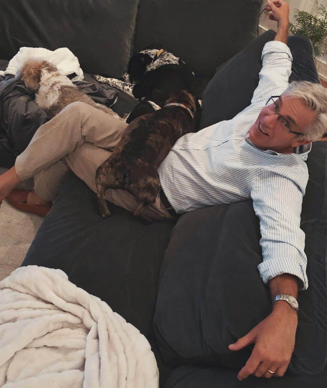 エリザベス・ギリースのインスタグラム：「Happy Father’s Day, Daddy! I couldn’t ask for a more wonderful father and my dog children couldn’t ask for a more loving & attentive dog-Grandpa. We’re very lucky. Love you so much, Dad. Thank you for being everything that you are.」