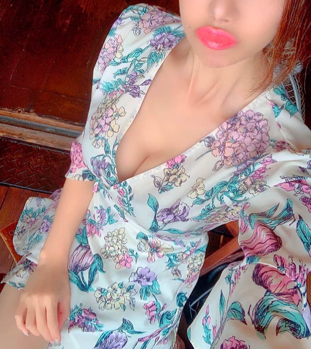 のインスタグラム：「Chu 💋  #japan #日本 #kyoto  #京都 #holiday  #休日 #お気に入り #onepiece #ワンピース #chu  #lip  #唇 #salmonpink  #サーモンピンク」